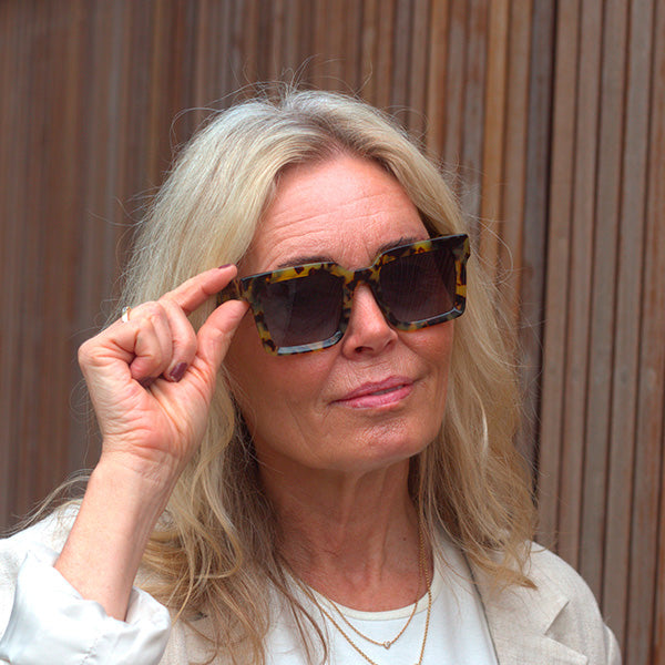 Nola Brown Turtle Solbrille - PREMIUM | WOMEN