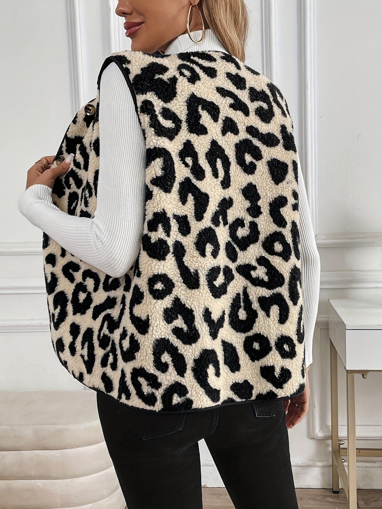 Lola – Short Leopard Print Vest
