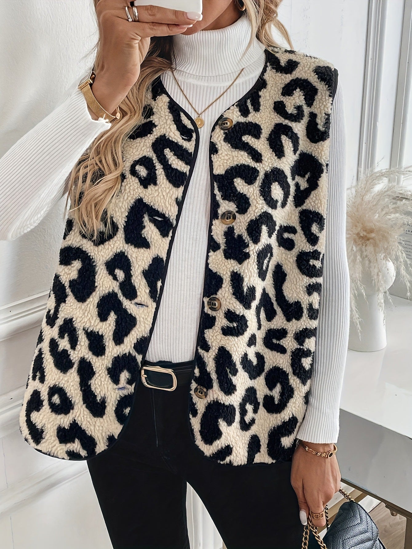 Lola – Short Leopard Print Vest