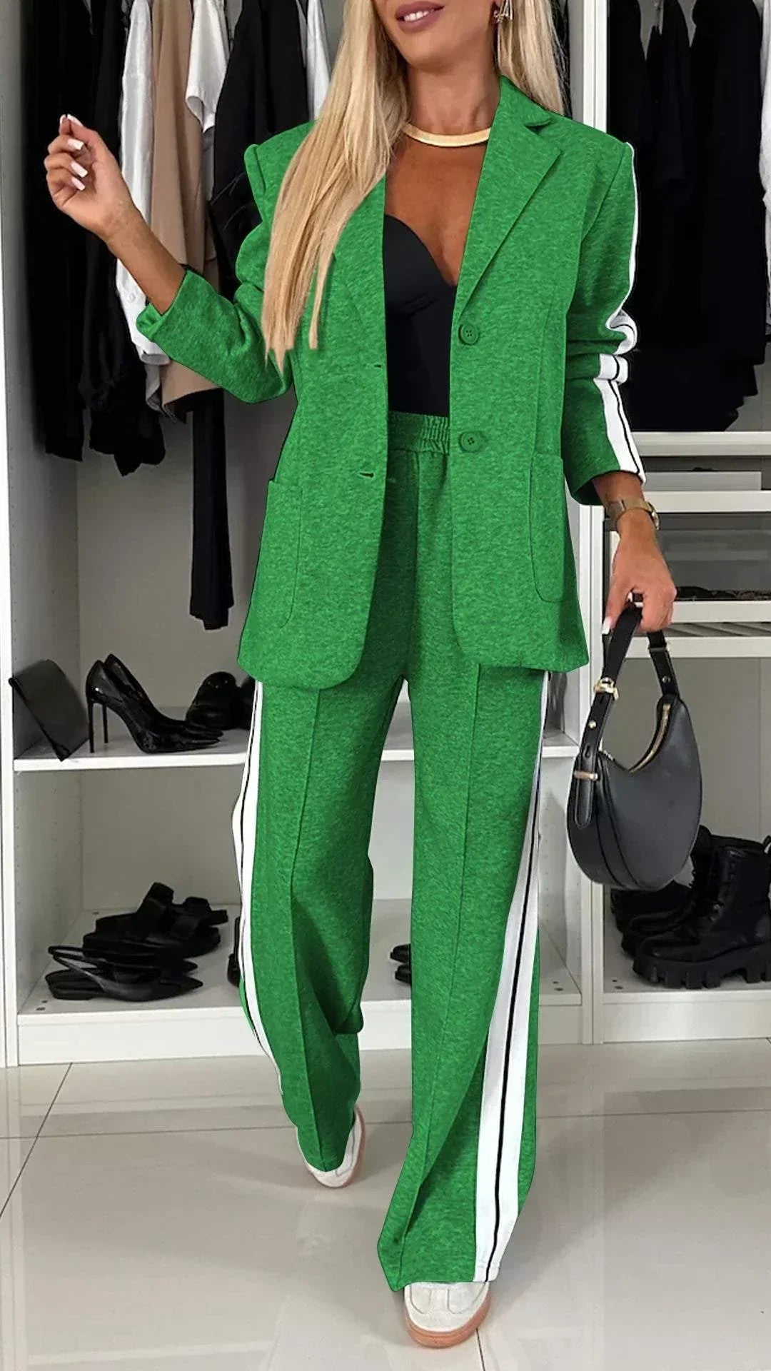 Alexis® – Sports suit with elegant lines