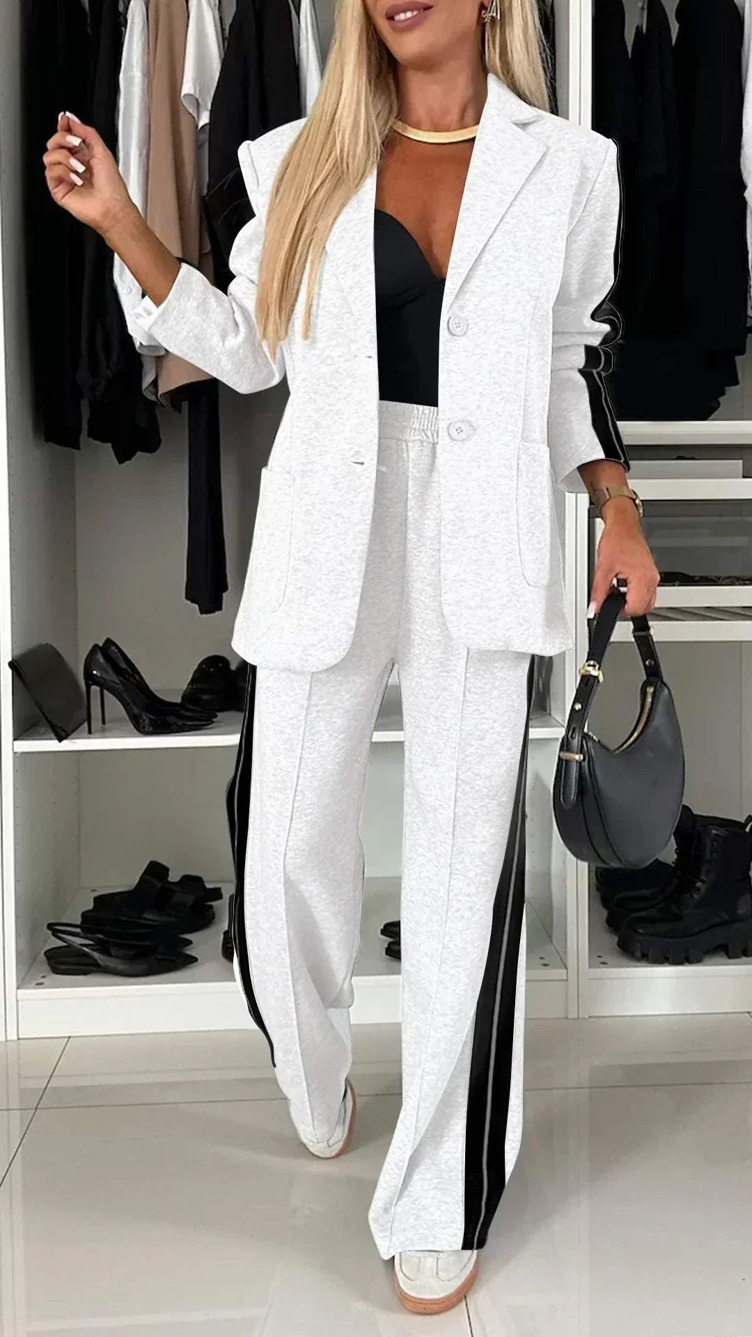 Alexis® – Sports suit with elegant lines