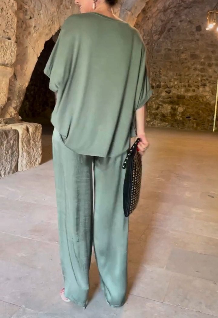 Elena | Casual two-piece suit with a round neck