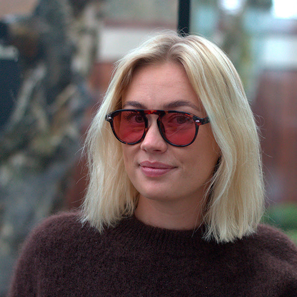 Milano Brown Turtle Red Lens Solbrille - CLASSIC | WOMEN