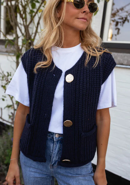 Lotte – Knitted cardigan with buttons