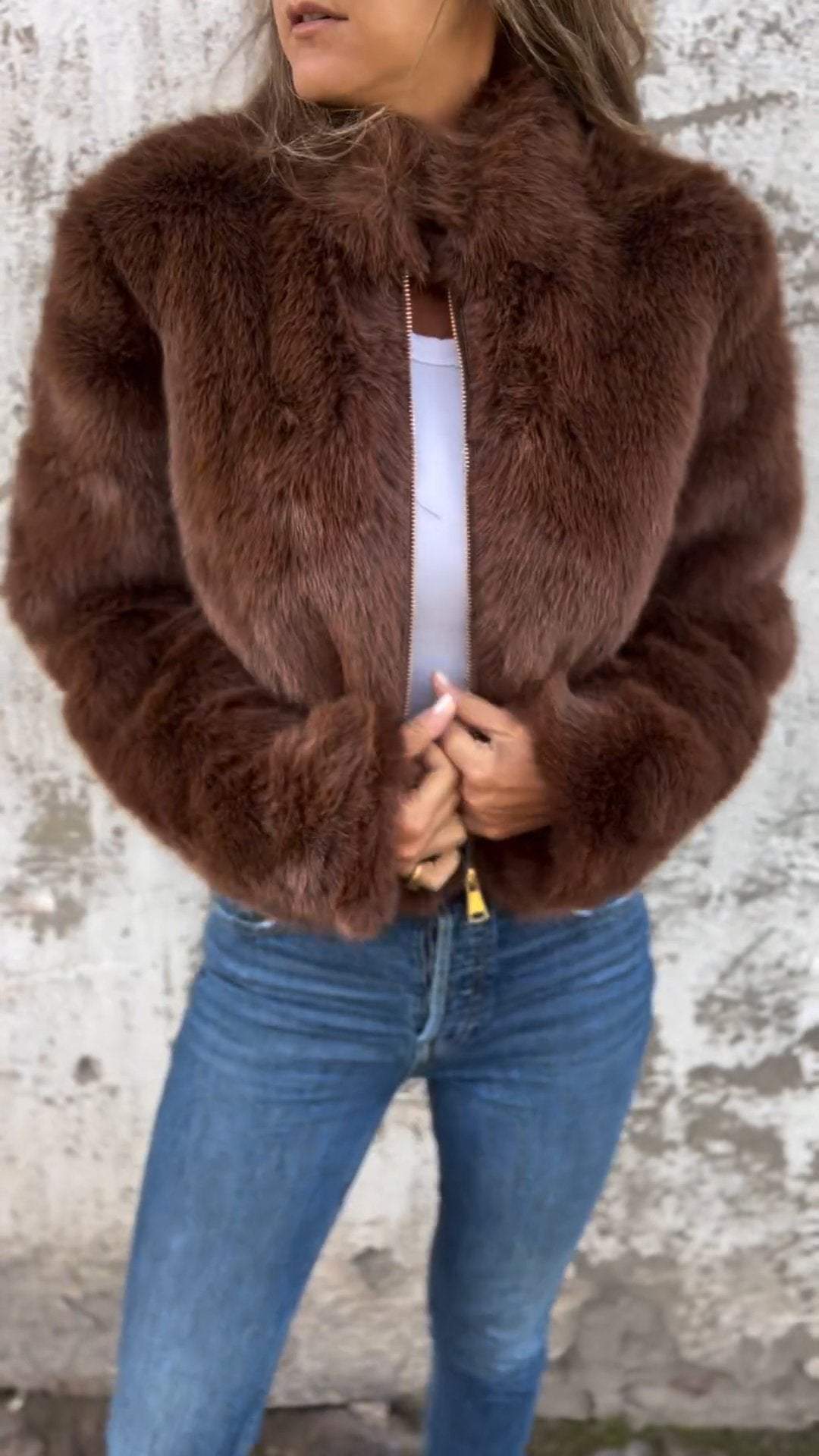 Fur coat with zipper 