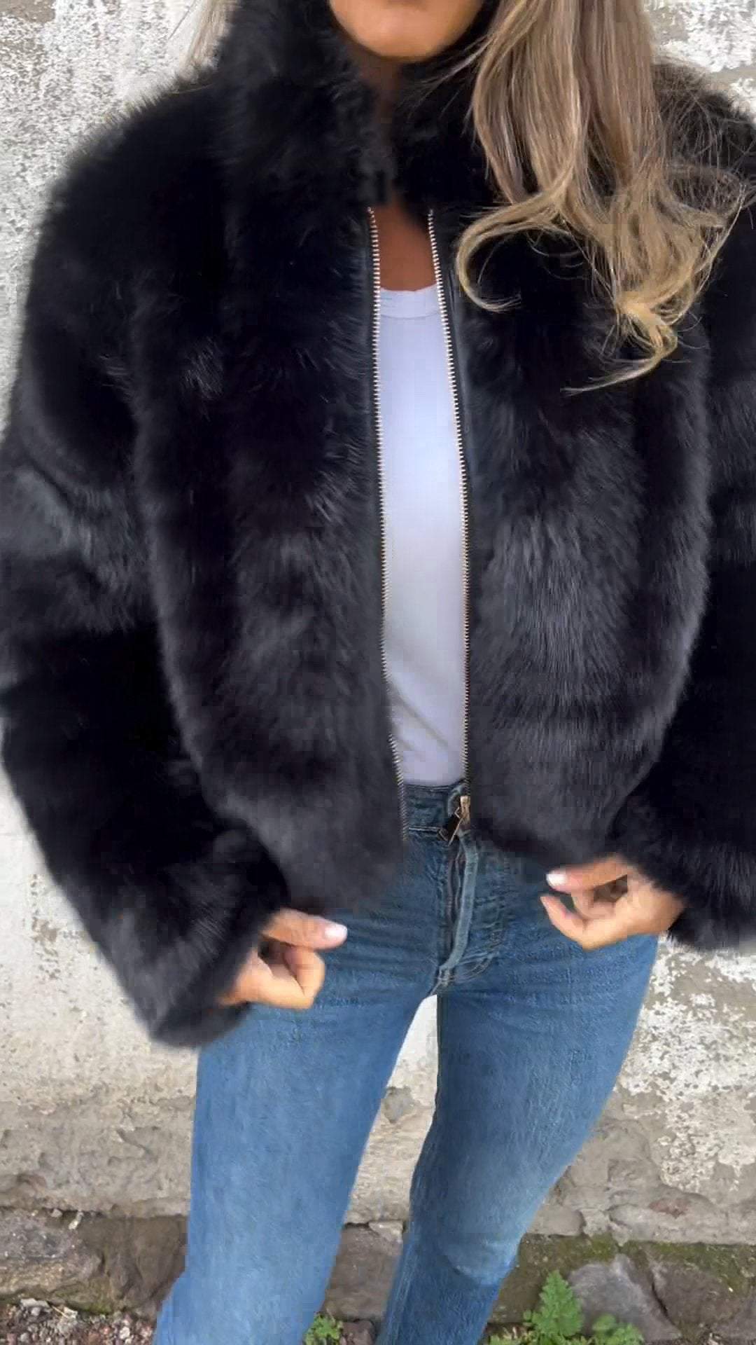Fur coat with zipper 